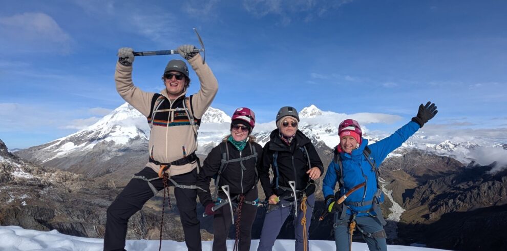 Clientes en la cumbre del Nevado Mateo, Carhuaz