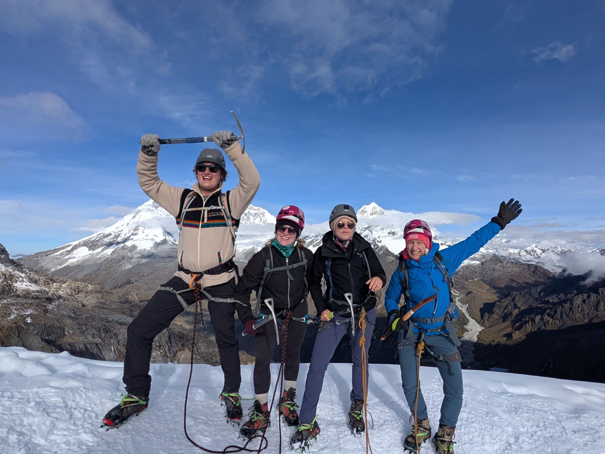 Clientes en la cumbre del Nevado Mateo, Carhuaz