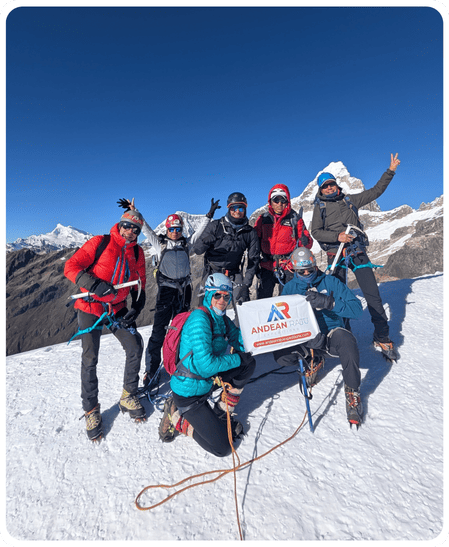 Nuestros clientes en la cumbre del Nevado Mateo